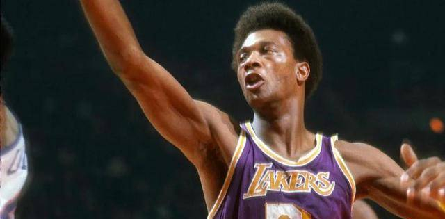 nba季后赛盖帽排名榜/nba季后赛盖冒排名榜-第1张图片